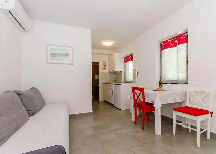 Pharos アパート スタリー・グラード