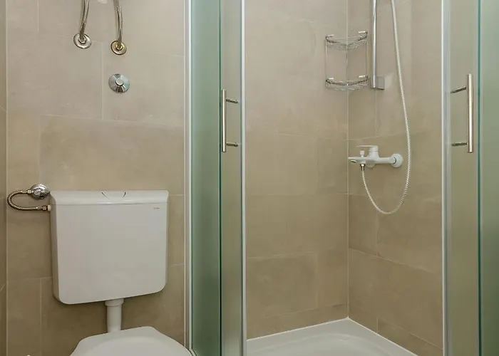 Pharos アパート スタリー・グラード